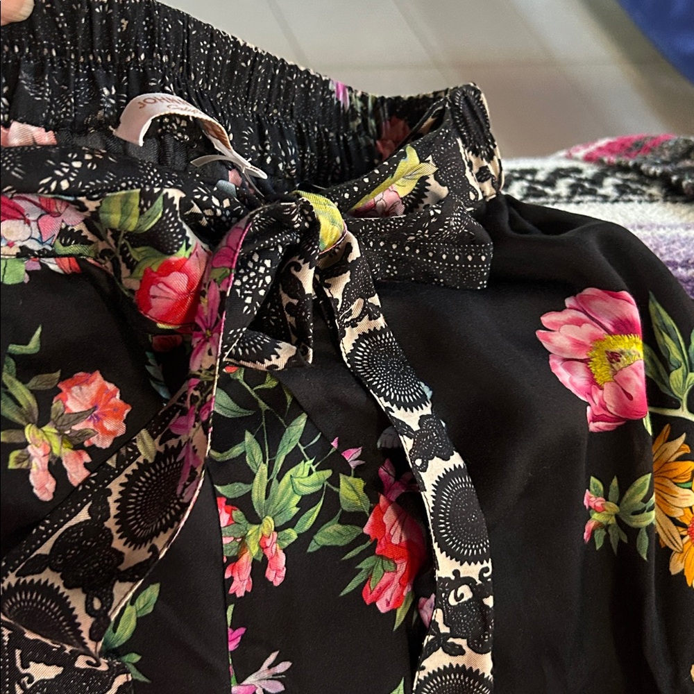 Gorgeous and flowing Johnny Was Black Floral lounging Pants. XS. - Picture 14 of 16